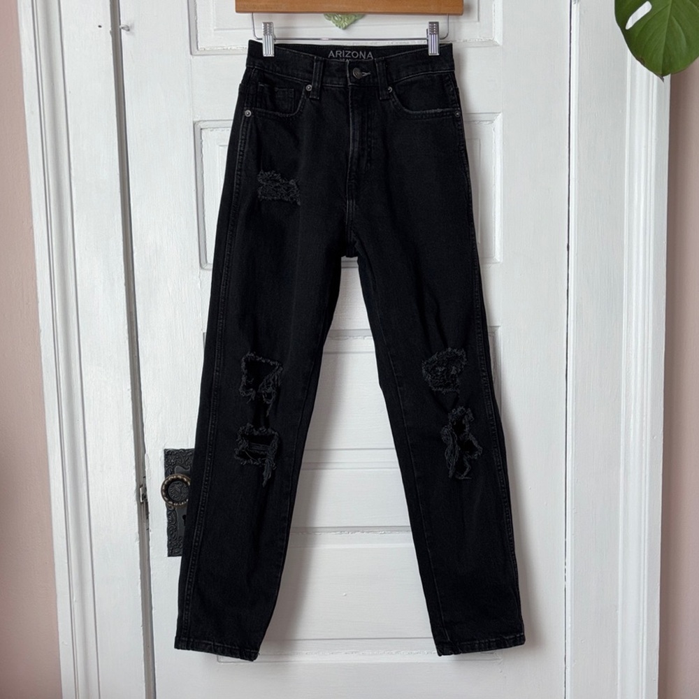 ARIZONA HIGH RISE DISTRESSED MOM JEANS